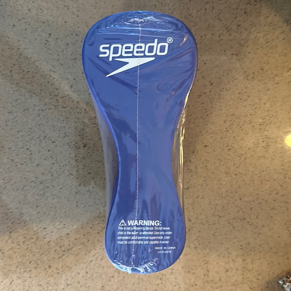 Speedo pool bouy. Blue in color. Regular size.